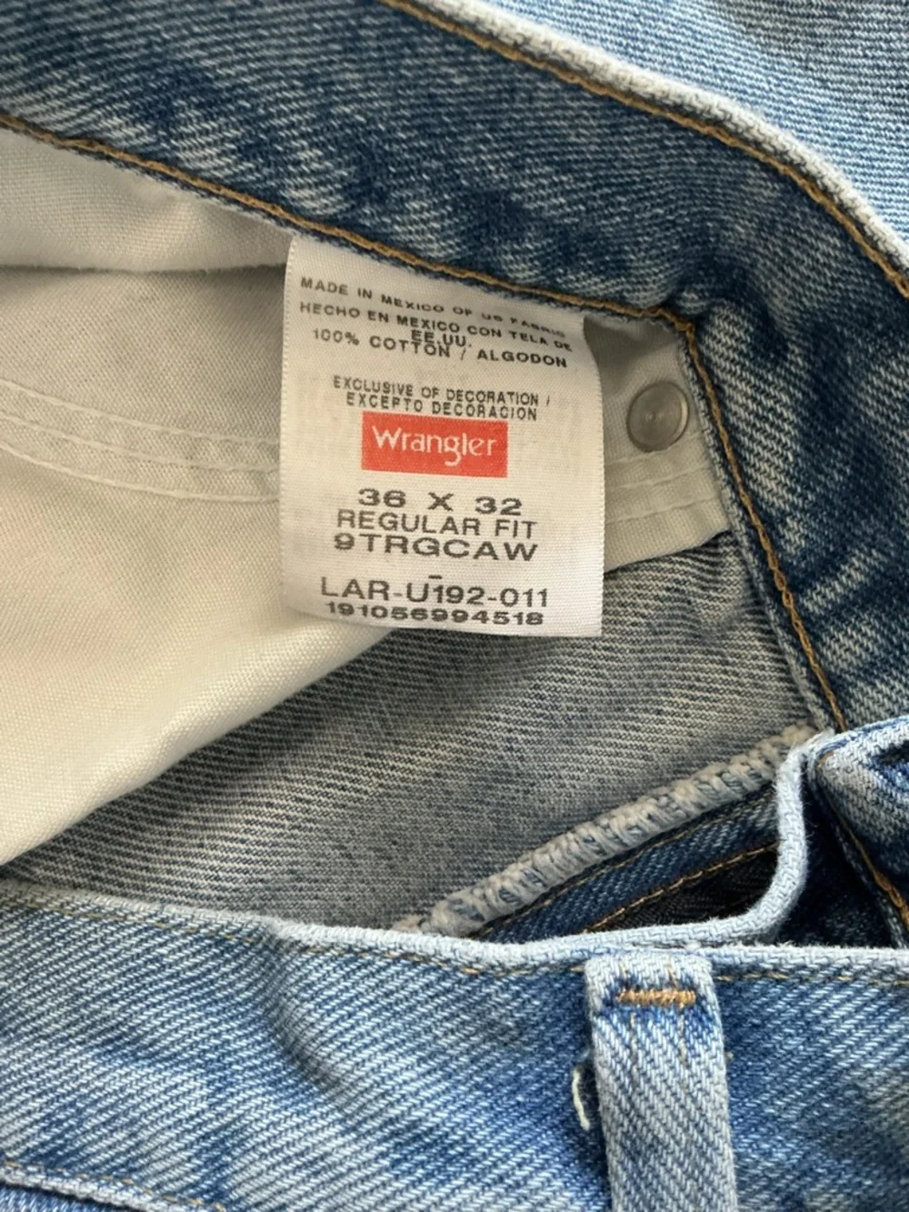 Trendy Wrangler Men's  Fit Straight Denim Blue Jeans 36x32